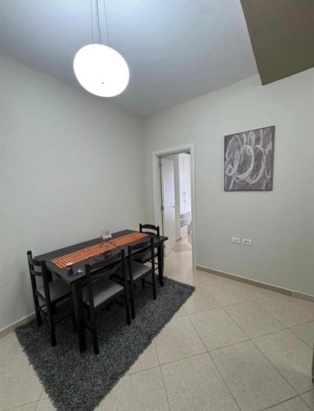 Tirane, jepet me qera apartament 1+1+Ballkon Kati 3, 70 m² 400 € 