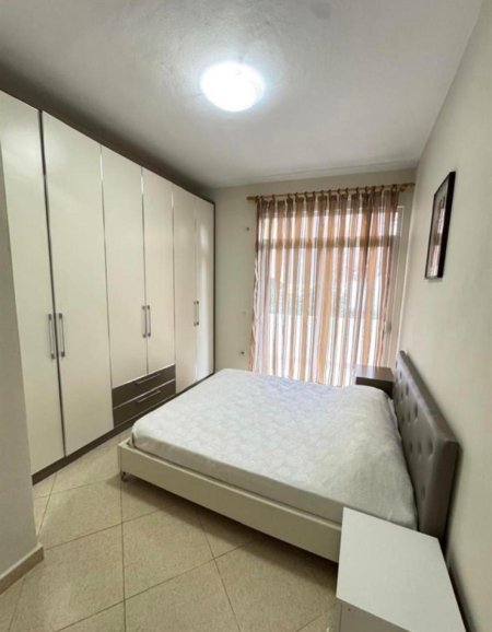 Tirane, jepet me qera apartament 1+1+Ballkon Kati 3, 70 m² 400 € 
