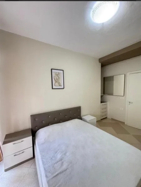 Tirane, jepet me qera apartament 1+1+Ballkon Kati 3, 70 m² 400 € 