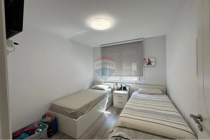 Tirane, jepet me qera apartament 2+1+Ballkon , 95 m² 1.000 € (Blloku)