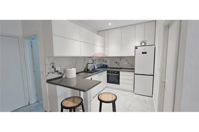 Tirane, jepet me qera apartament 1+1+Ballkon , 77 m² 800 € 