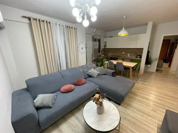 Tirane, jepet me qera apartament 3+1+Aneks+Ballkon Kati 4, 106 m² 1.000 € (Bulevardi i Ri)
