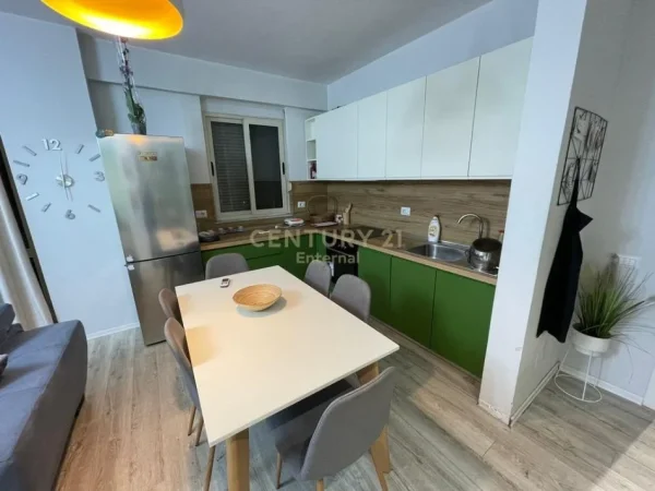 Tirane, jepet me qera apartament 3+1+Aneks+Ballkon Kati 4, 106 m² 1.000 € (Bulevardi i Ri)