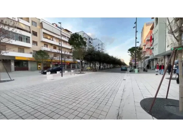 Tirane, jepet me qera apartament 2+1+Aneks+Ballkon Kati 8, 95 m² 750 € (Stacioni i Trenit , Bulevardi Zogu 1)