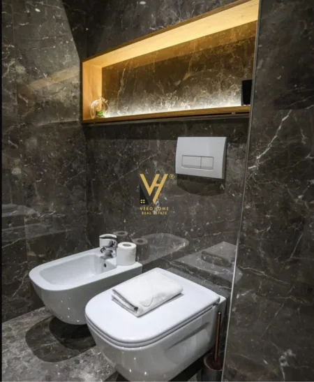 Tirane, jepet me qera apartament 2+1+Ballkon Kati 5, 130 m² 1.500 € (TOPTANI)