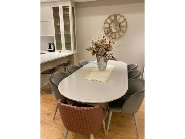 Tirane, shitet apartament 3+1+Ballkon Kati 3, 181 m² 385.000 € (Fusha e Aviacionit)
