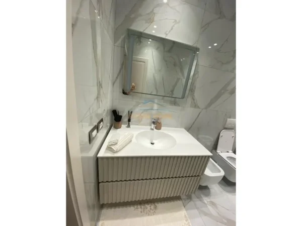 Tirane, shitet apartament 3+1+Ballkon Kati 3, 181 m² 385.000 € (Fusha e Aviacionit)