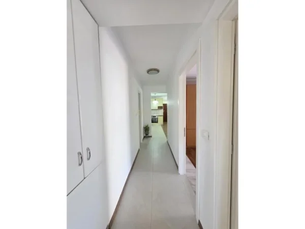 Tirane, jepet me qera apartament 2+1 Kati 3, 115 m² 1.000 € 