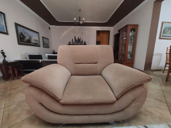 Tirane, shes SHITEN SET KOLLTUQESH PER SALLONE 45.000 €