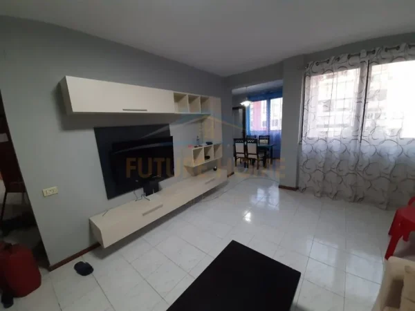 Tirane, shitet apartament 2+1+Ballkon Kati 4, 125 m² 175.000 € (Rruga Muzaket)
