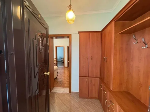 Tirane, jepet me qera apartament 2+1 Kati 4, 59 m² 650 € (NE BLLOK)