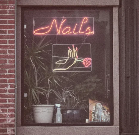 TIRANE. KERKOJ ESTETISTE THONJSH PER NDARJE QIRAJE.