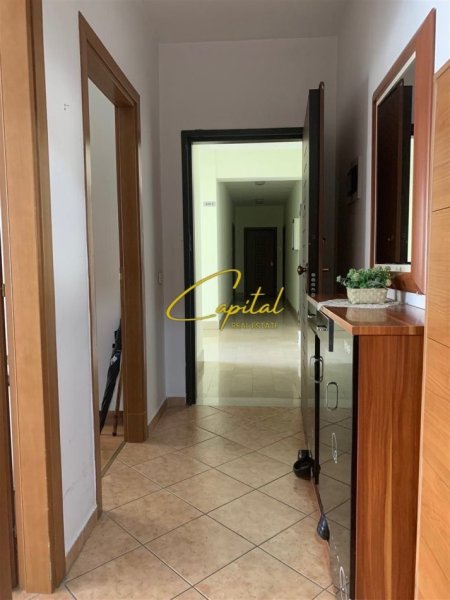 Tirane, jepet me qera apartament 1+1 Kati 3, 70 m² 600 € (KOMUNA E PARISIT)