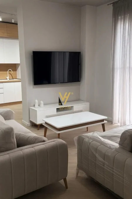 Tirane, jepet me qera apartament 1+1+Ballkon Kati 8, 65 m² 600 € (UNAZA E RE)