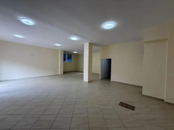 Tirane, jepet me qera ambjent biznesi , 140 m² 1.000 € 