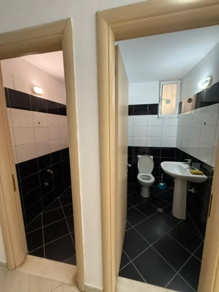 Tirane, jepet me qera ambjent biznesi , 140 m² 1.000 € 