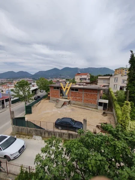 Shqiperi, jepet me qera ambjent biznesi Kati 0, 450 m² 110 € (SANATORIUM)