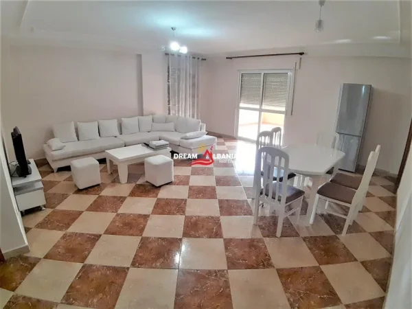 Tirane, jepet me qera apartament 3+1 , 140 m² 900 € (ne zonen e Don Boskos prane Kompleksit Vizion +)