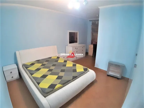 Tirane, jepet me qera apartament 3+1 , 140 m² 900 € (ne zonen e Don Boskos prane Kompleksit Vizion +)