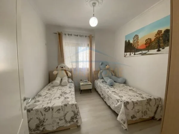Tirane, shitet apartament 2+1+2 Kati 4, 93 m² 135.000 € (FRESK)