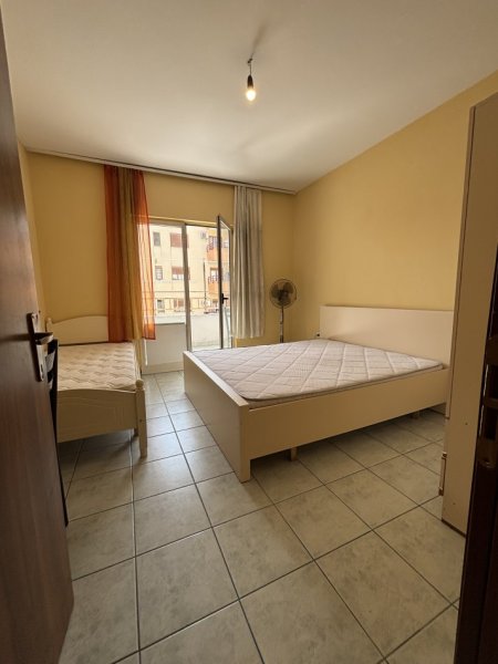Tirane, jepet me qera apartament 1+1 Kati 8, 500 € 