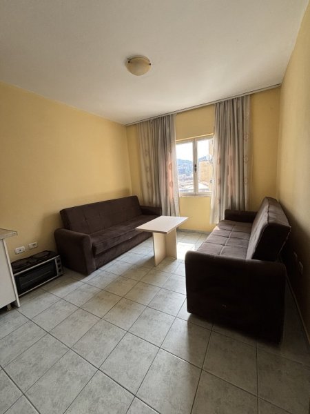 Tirane, jepet me qera apartament 1+1 Kati 8, 500 € 