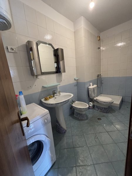Tirane, jepet me qera apartament 1+1 Kati 8, 500 € 