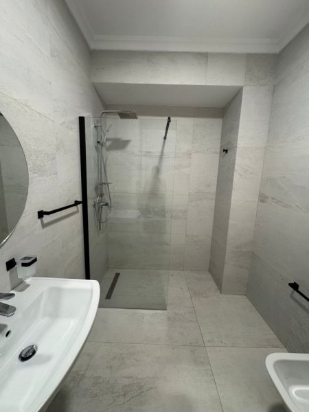 Tirane, jepet me qera apartament 2+1+Aneks+Ballkon Kati 5, 120 m² 1.300 € (Kompleksi Delijorgji)