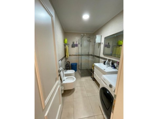 Tirane, shitet apartament 2+1 , 105 m² 200.000 € (Fusha e Aviacionit, Tiranë)