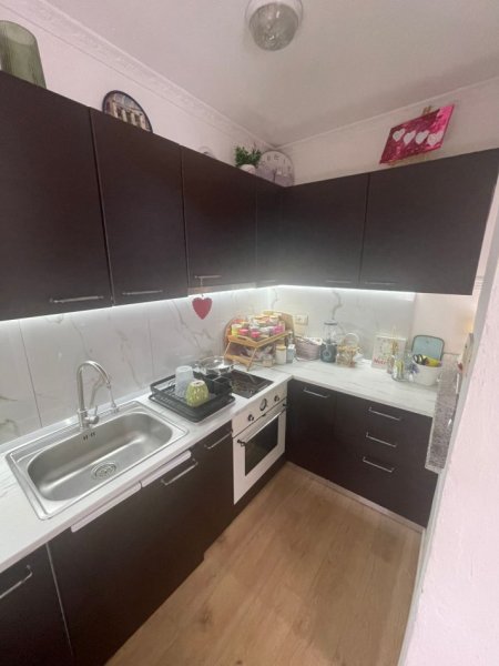 Tirane, jepet me qera 1+1 Kati 4, 56 m² 500 € (Ferit Xhajko)