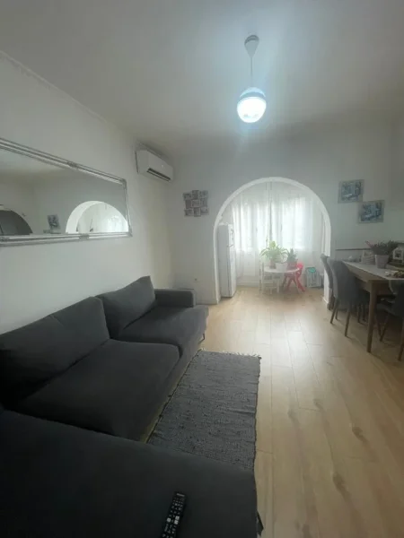 Tirane, jepet me qera 1+1 Kati 4, 56 m² 500 € (Ferit Xhajko)