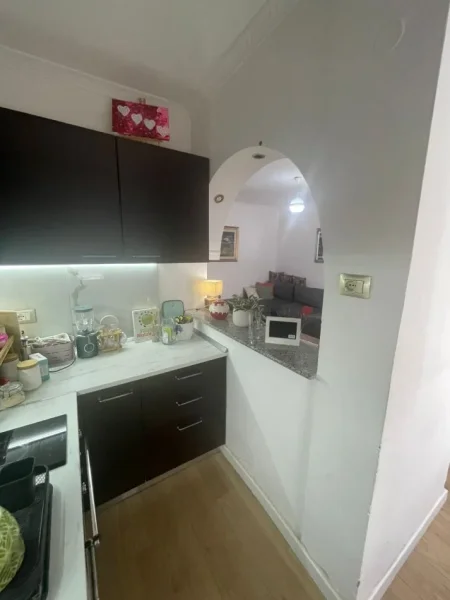 Tirane, jepet me qera 1+1 Kati 4, 56 m² 500 € (Ferit Xhajko)