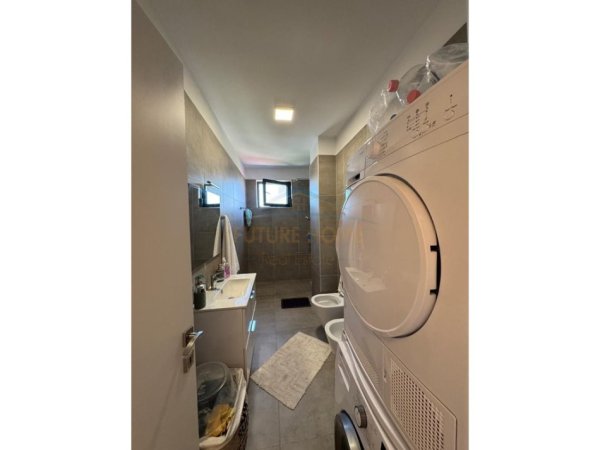 Tirane, shitet apartament 1+1 Kati 6, 135.000 € 