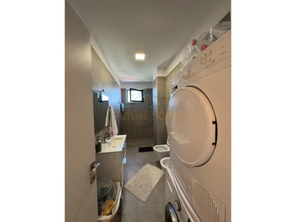 Tirane, shitet apartament 1+1 Kati 6, 135.000 € 