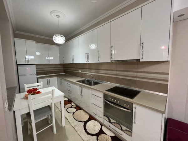 Tirane, jepet me qera apartament 1+1+Ballkon Kati 1, 86 m² 600 € (don bosko)