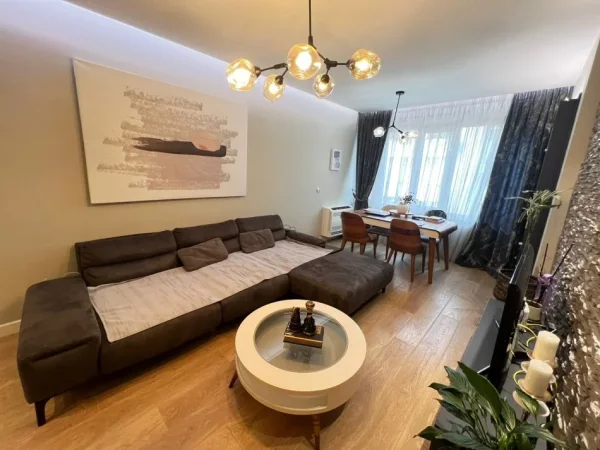 Tirane, shes apartament 2+1+Ballkon Kati 4, 82 m² 211.000 € (shyqyri brari)