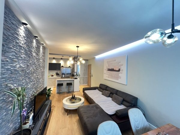 Tirane, shes apartament 2+1+Ballkon Kati 4, 82 m² 211.000 € (shyqyri brari)
