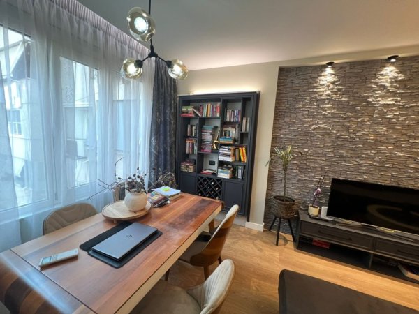 Tirane, shes apartament 2+1+Ballkon Kati 4, 82 m² 211.000 € (shyqyri brari)