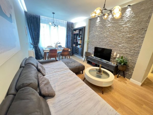 Tirane, shes apartament 2+1+Ballkon Kati 4, 82 m² 211.000 € (shyqyri brari)