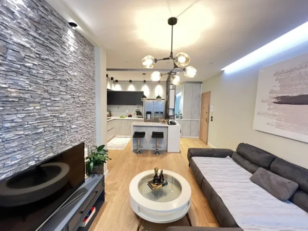 Tirane, shes apartament 2+1+Ballkon Kati 4, 82 m² 211.000 € (shyqyri brari)