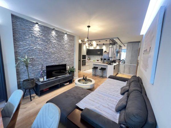 Tirane, shes apartament 2+1+Ballkon Kati 4, 82 m² 211.000 € (shyqyri brari)