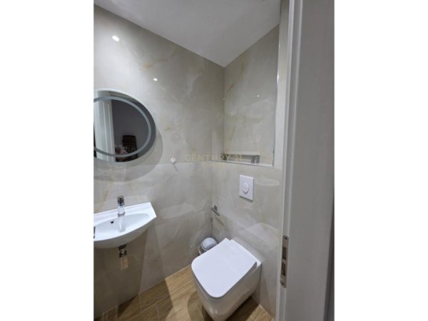 Tirane, jepet me qera apartament 2+1+Aneks+Ballkon Kati 3, 115 m² 1.000 € (Ish Bllok)