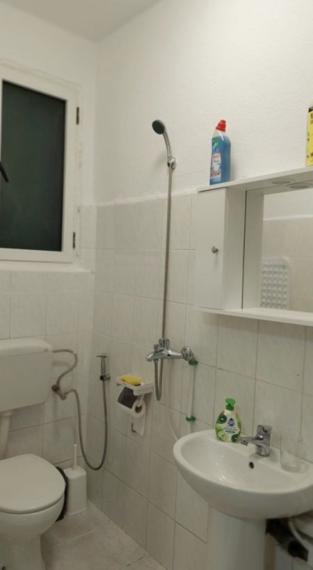 Tirane, jepet me qera apartament 1+1 Kati 1, 80 m² 600 € (Myslym Shyri)