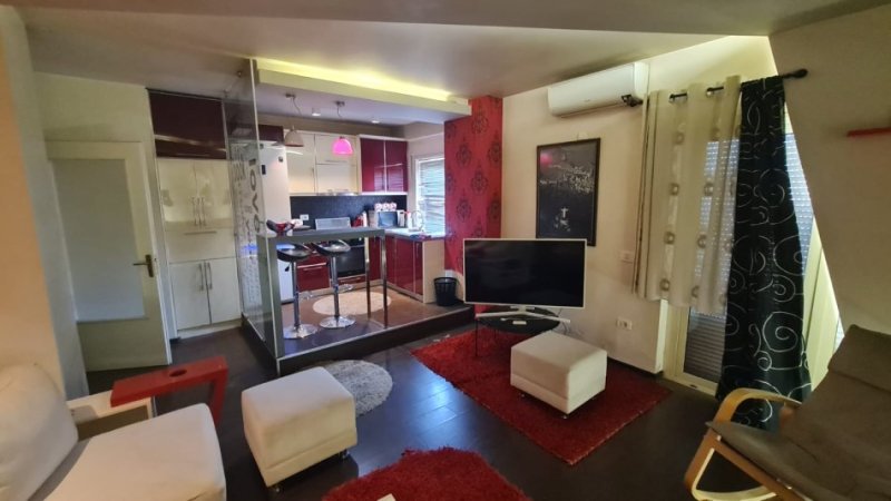 Tirane, jepet me qera apartament 2+1 Kati 3, 80 m² 550 € (Kompleksi Kontakt 21 Dhjetori)
