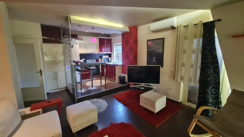 Tirane, jepet me qera apartament 2+1 Kati 3, 80 m² 550 € (Kompleksi Kontakt 21 Dhjetori)