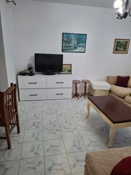 Tirane, jepet me qera apartament 1+1 Kati 1, 60 m² 350 € (Allias)