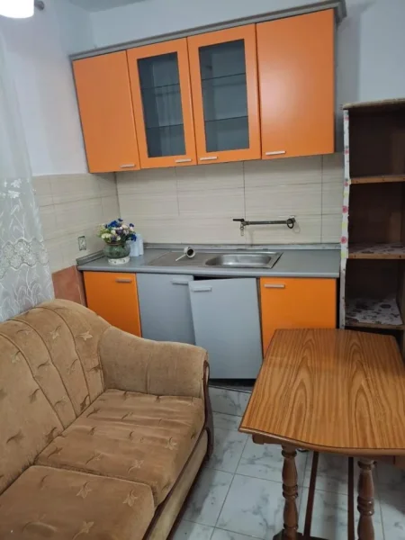 Tirane, jepet me qera apartament 1+1 Kati 1, 60 m² 350 € (Allias)