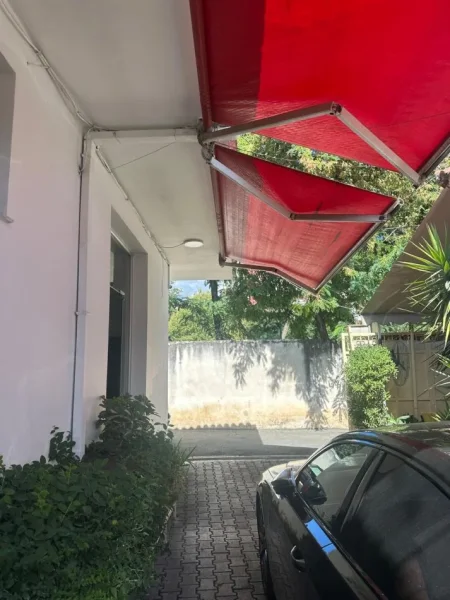 Tirane, jepet me qera lokal Kati 0, 160 m² 1.500 € 