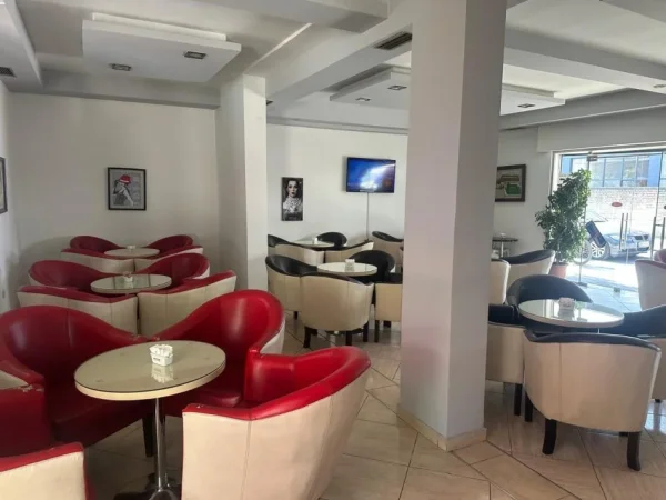 Tirane, jepet me qera lokal Kati 0, 160 m² 1.500 € 