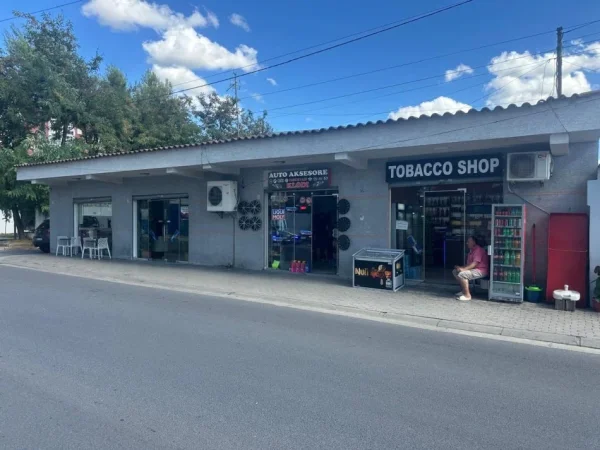 Tirane, jepet me qera lokal Kati 0, 160 m² 1.500 € 